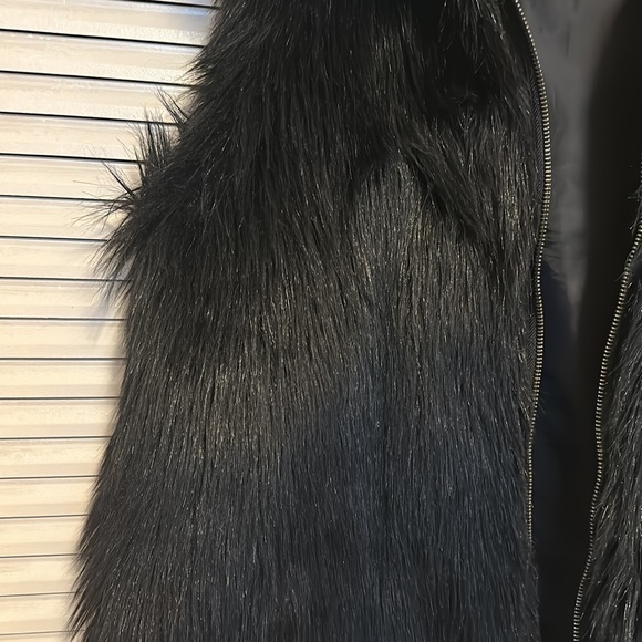 Faux fur vest size Large - Picture 3 of 4